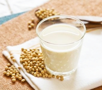th_cow-milk-alternative-soy-milk-537x385